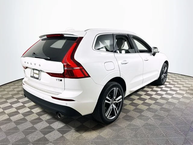 Certified Used 2020 White Volvo T5 Momentum image 3