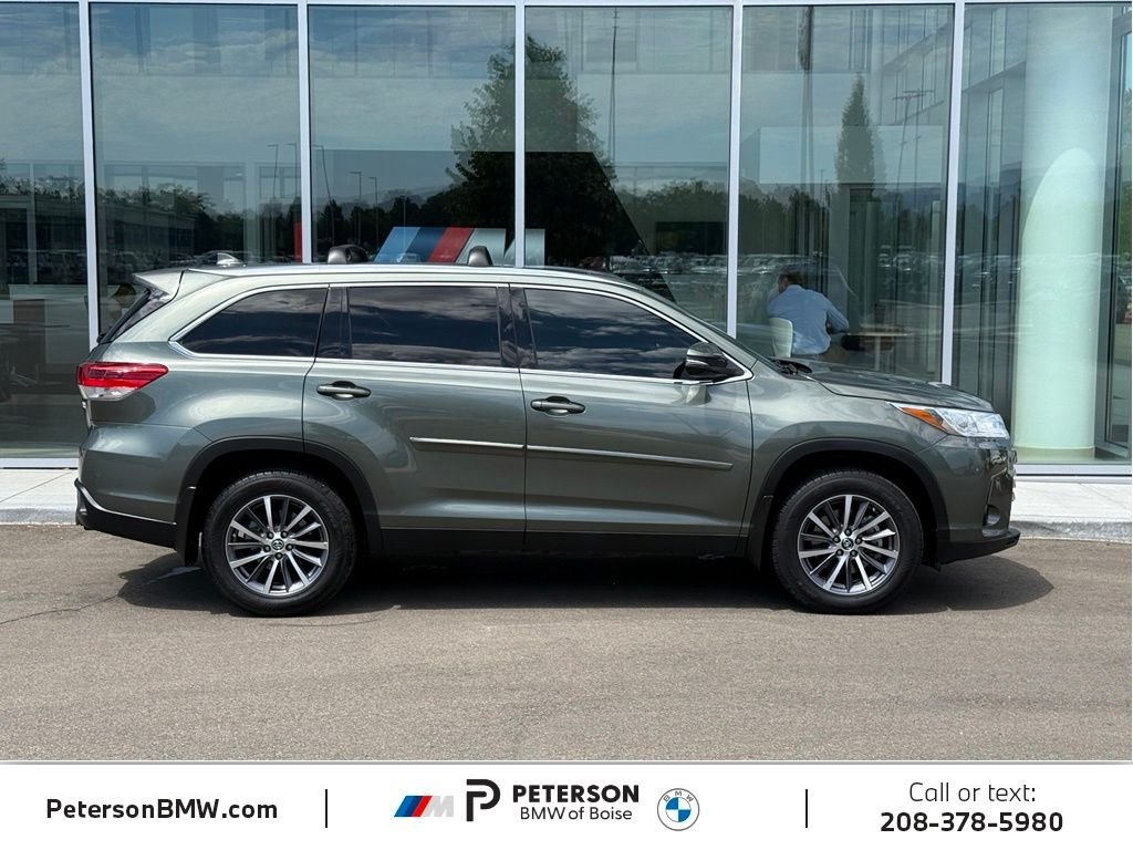 Used 2019 Green Toyota XLE image 6