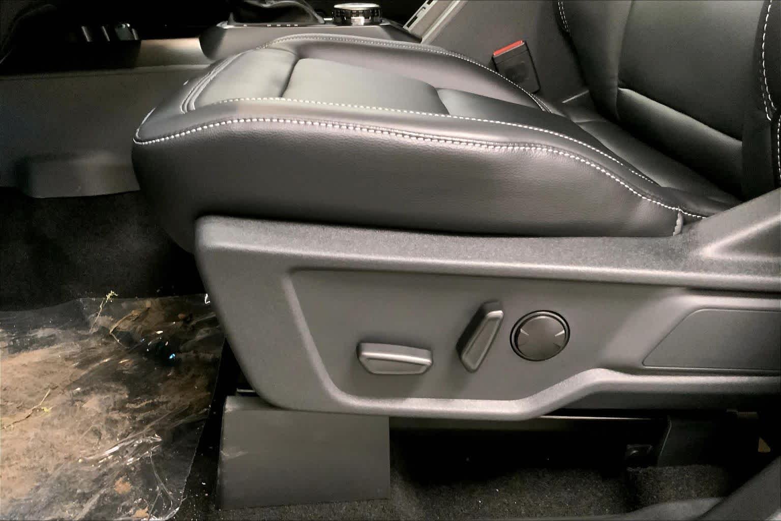 New 2026 Shadow Black Ford Outer Banks® image 19