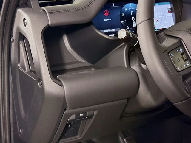 New 2026 Narvik Black Land Rover OCTA Black image 10