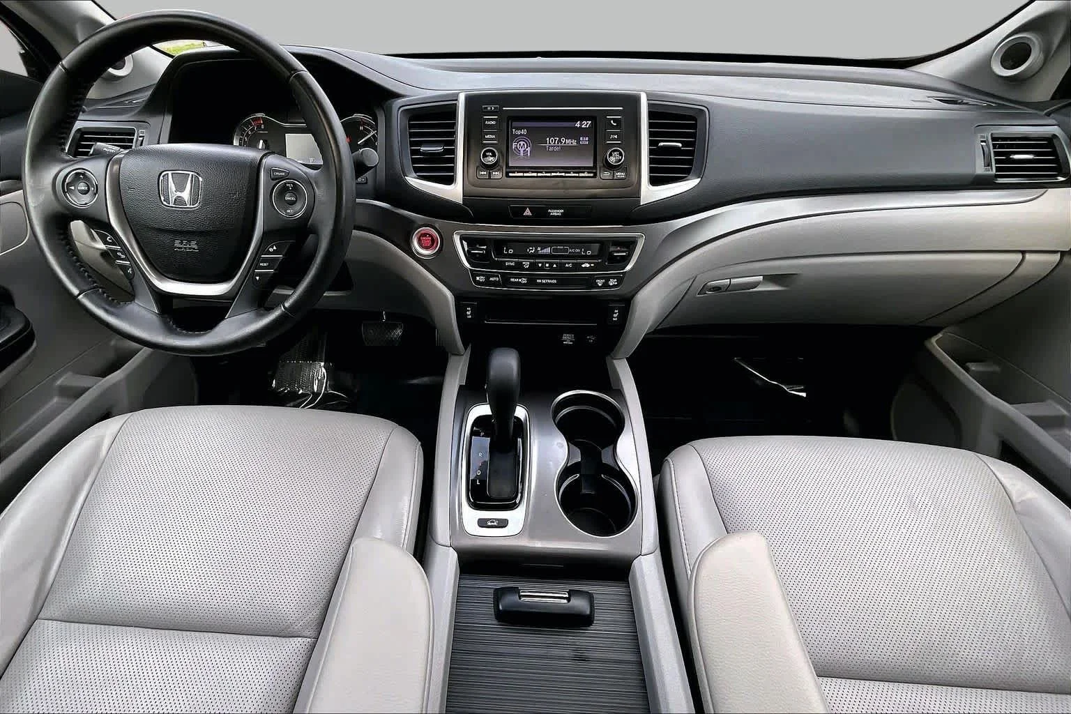 Used 2019 Forest Mist Metallic Honda RTL image 16