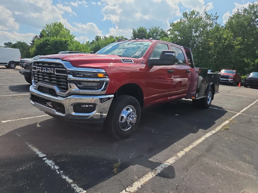 New 2026 Molten Red Pearl-Coat Exterior Paint RAM Tradesman image 3
