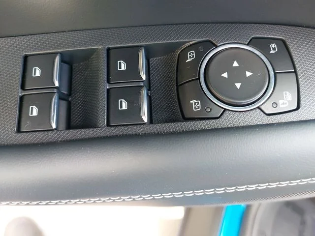 Used 2025 Blue Ford Select image 28