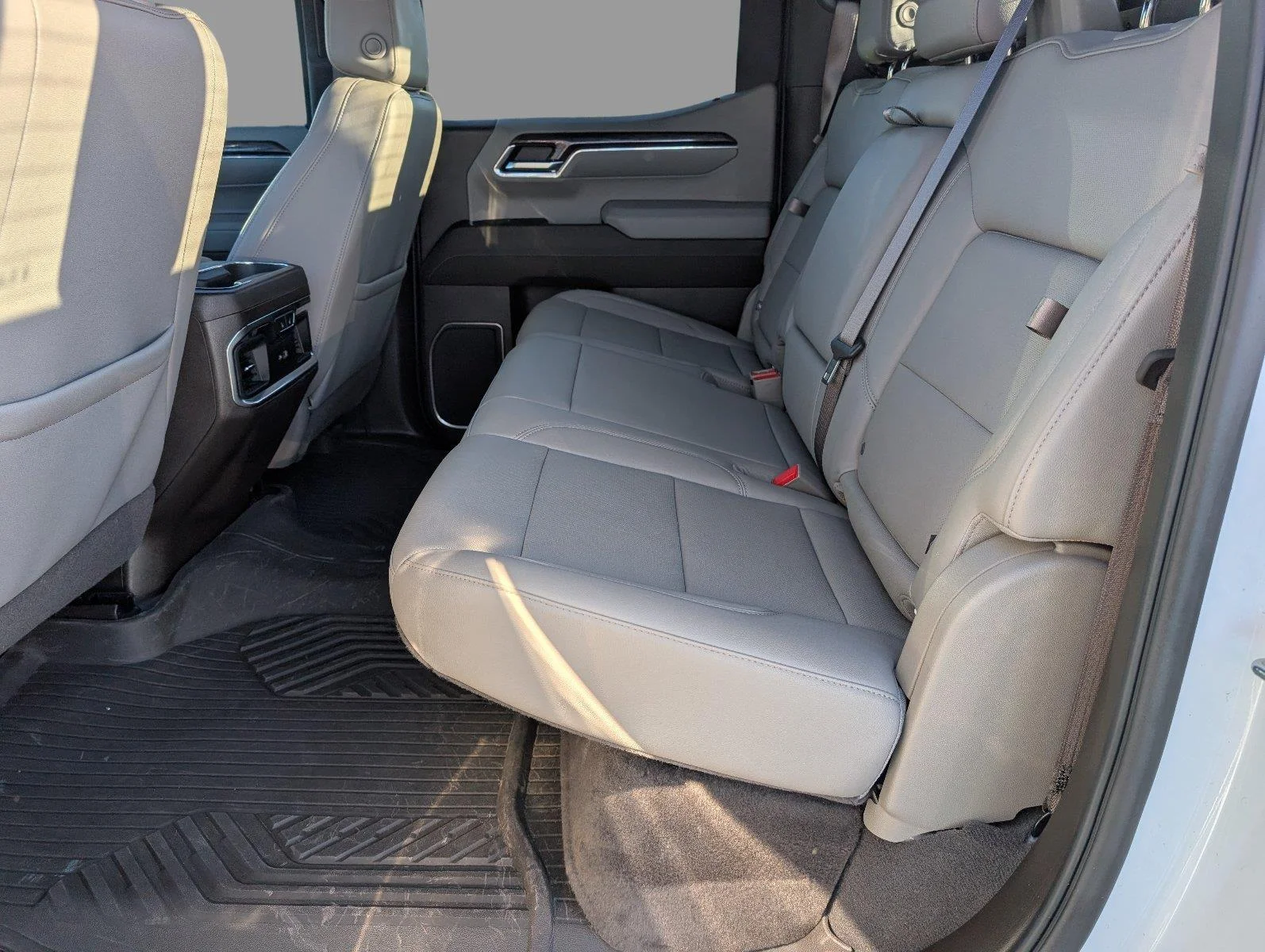 Used 2024 Iridescent Pearl Tricoat Chevrolet LTZ image 34