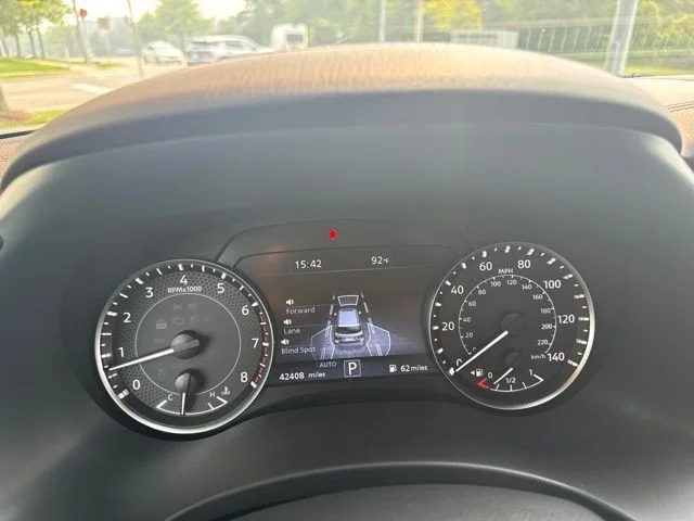 Used 2024 Red Nissan Platinum image 27