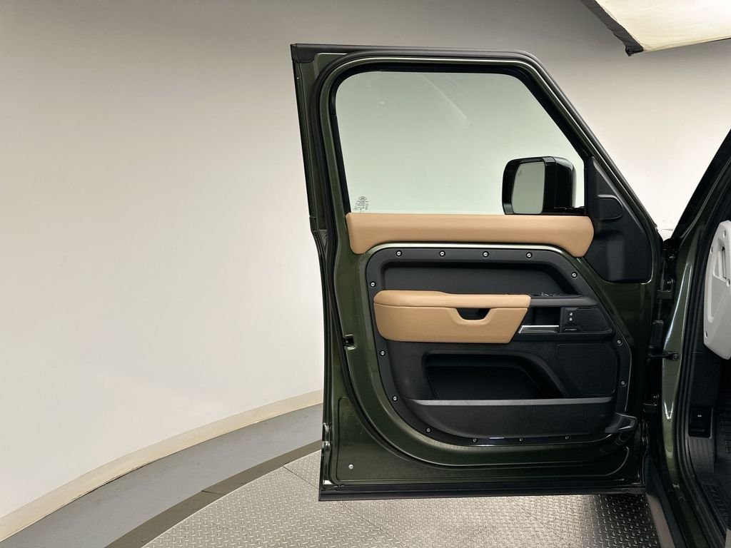 New 2026 Woolstone Green LAND ROVER S image 9