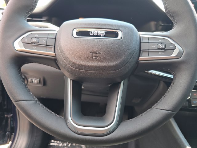 New 2026 Fathom Blue Pearl-Coat Exterior Paint Jeep Latitude image 33