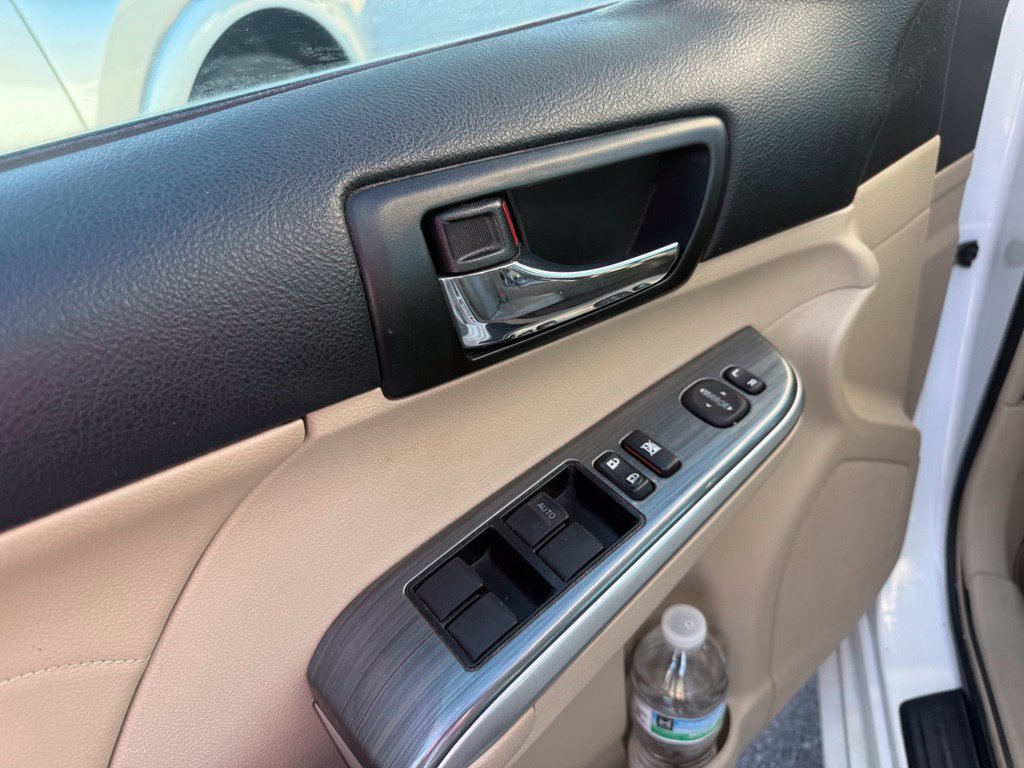 Used 2013 Super White Toyota XLE image 29