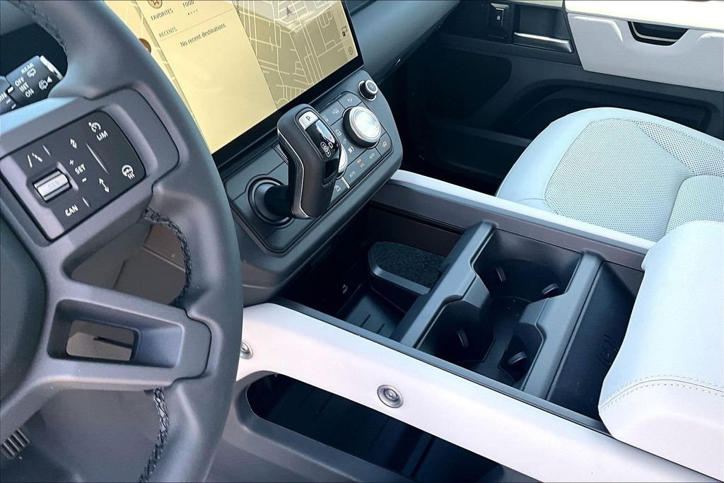 New 2026 Santorini Black LAND ROVER S image 8