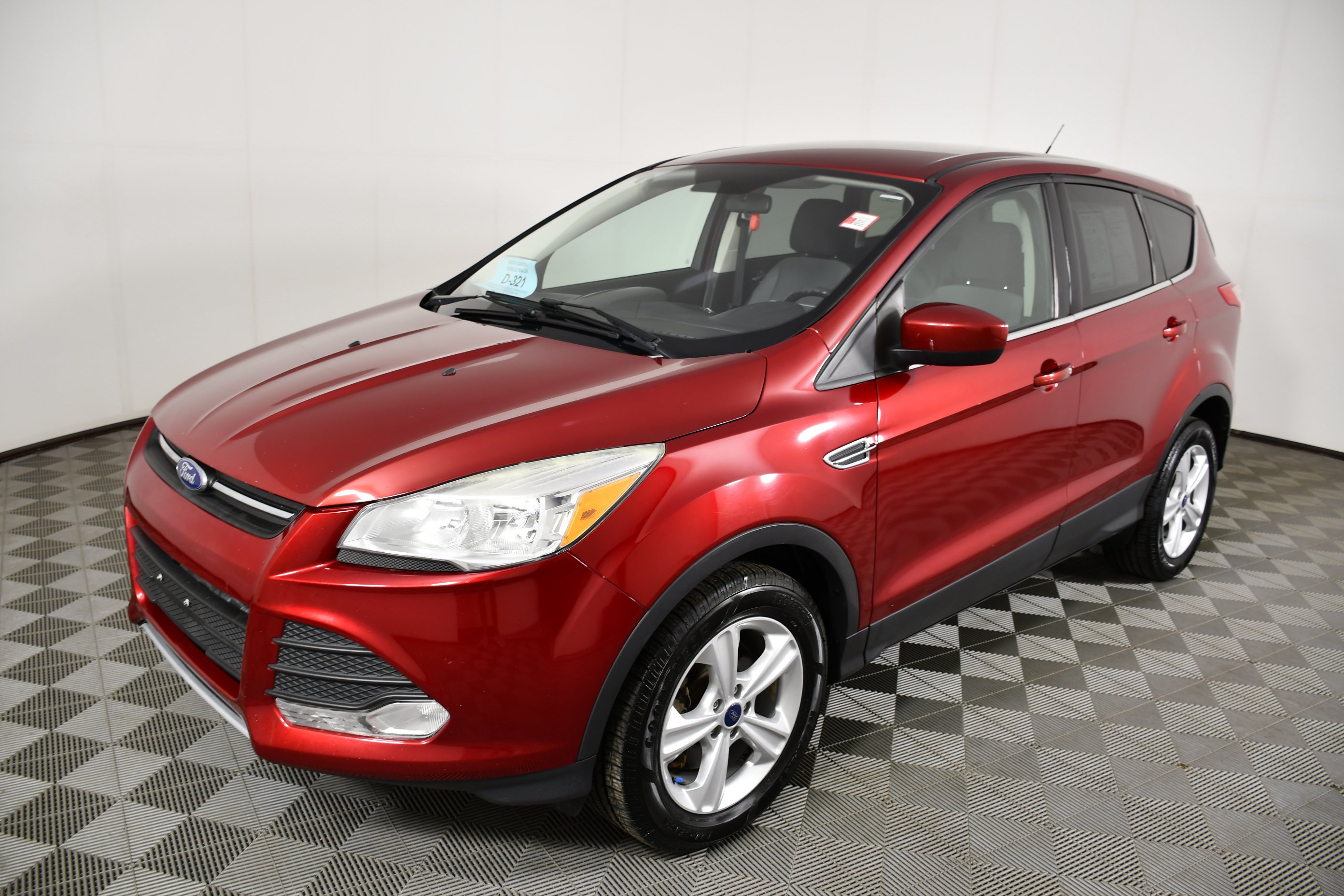 Used 2015 Ruby Red Metallic Ford SE image 10