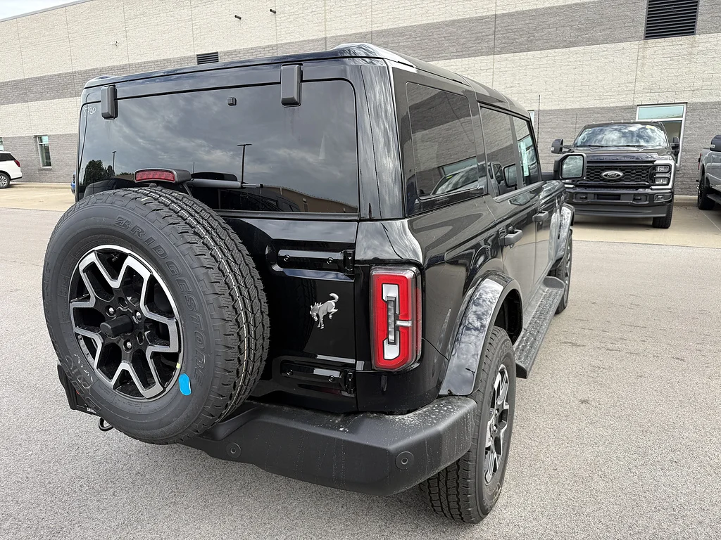 New 2026 Shadow Black Ford Outer Banks® image 3