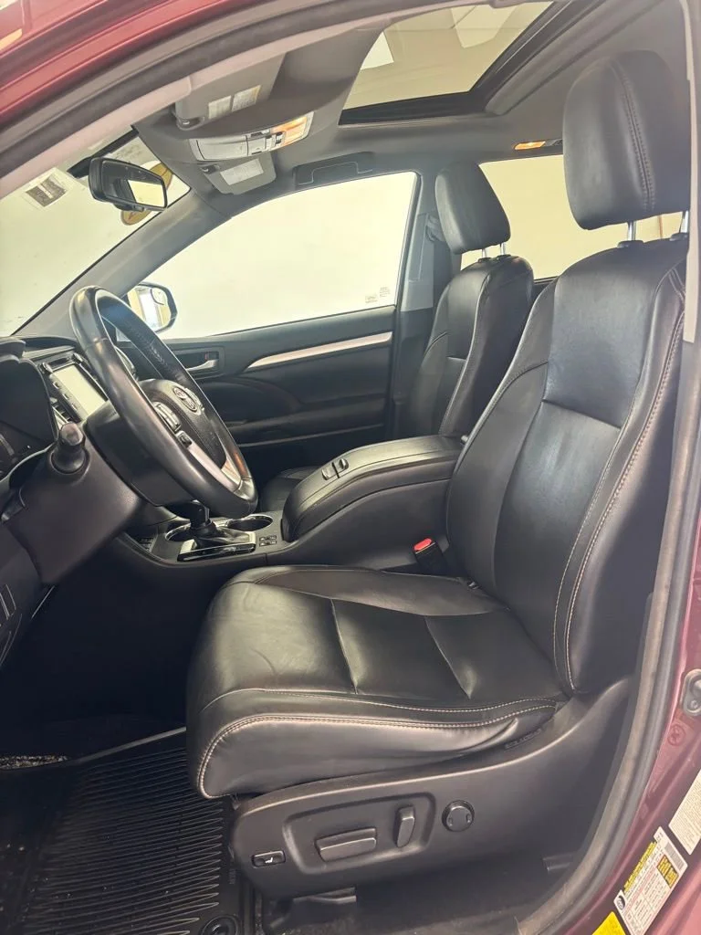 2016 Toyota Highlander XLE - Photo 13
