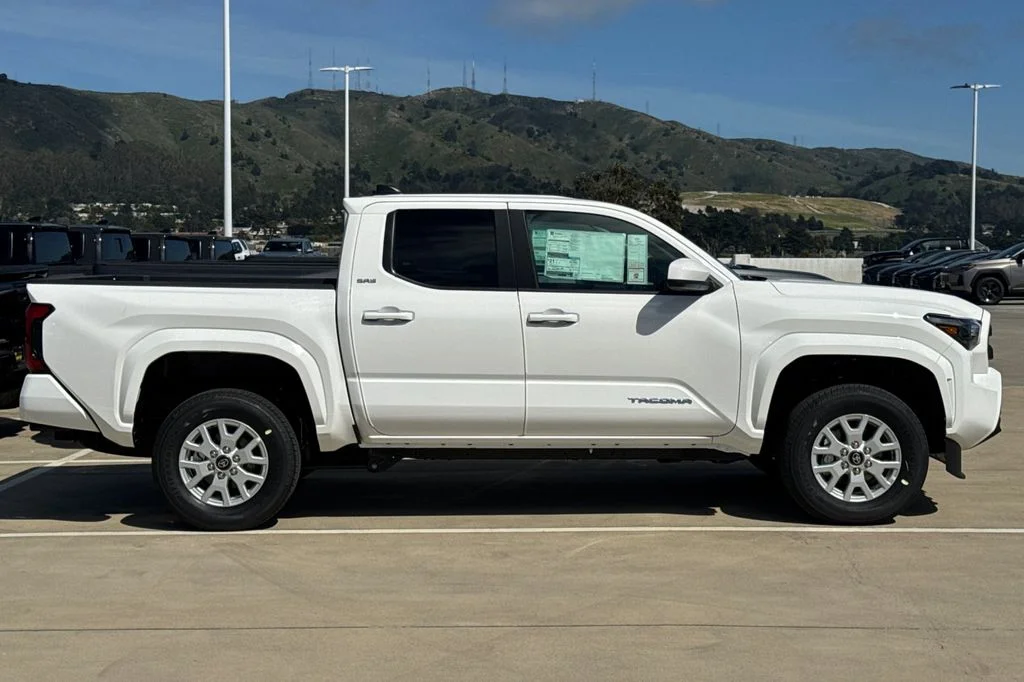New 2026 Ice Cap Toyota  SR5 image 3