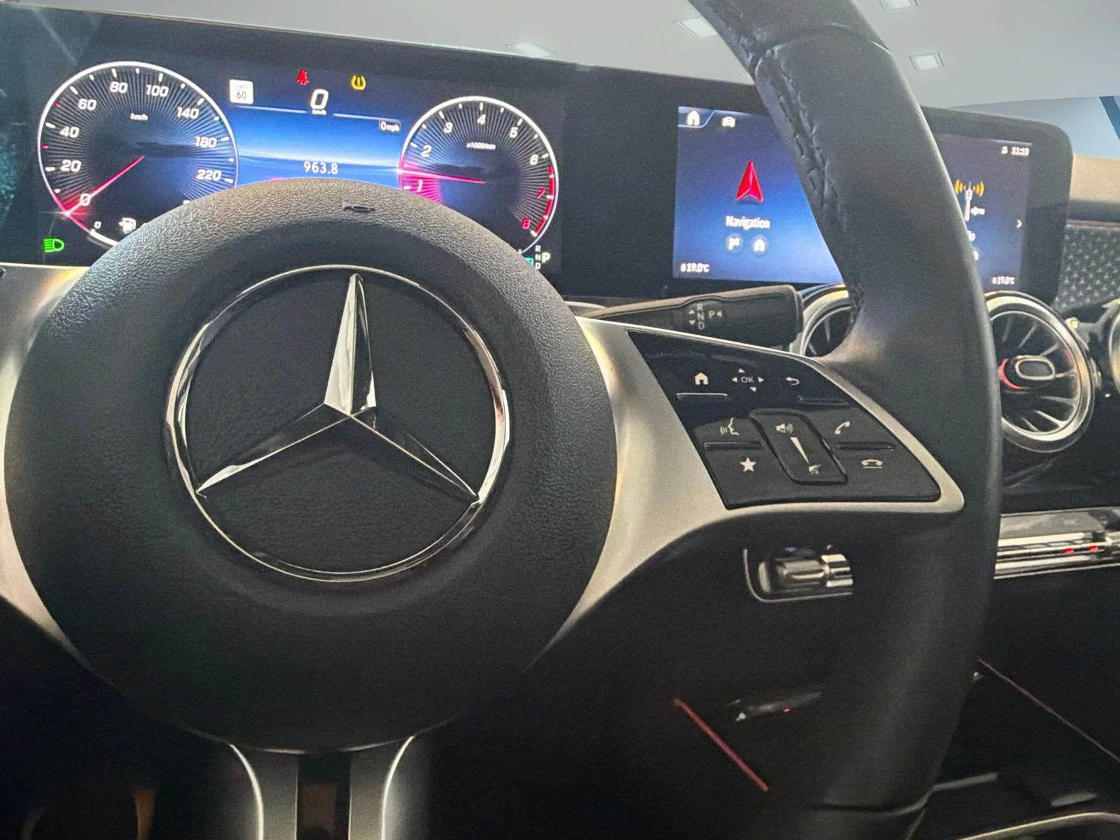 Certified Used 2025 Black Mercedes-Benz Glb 250 image 14