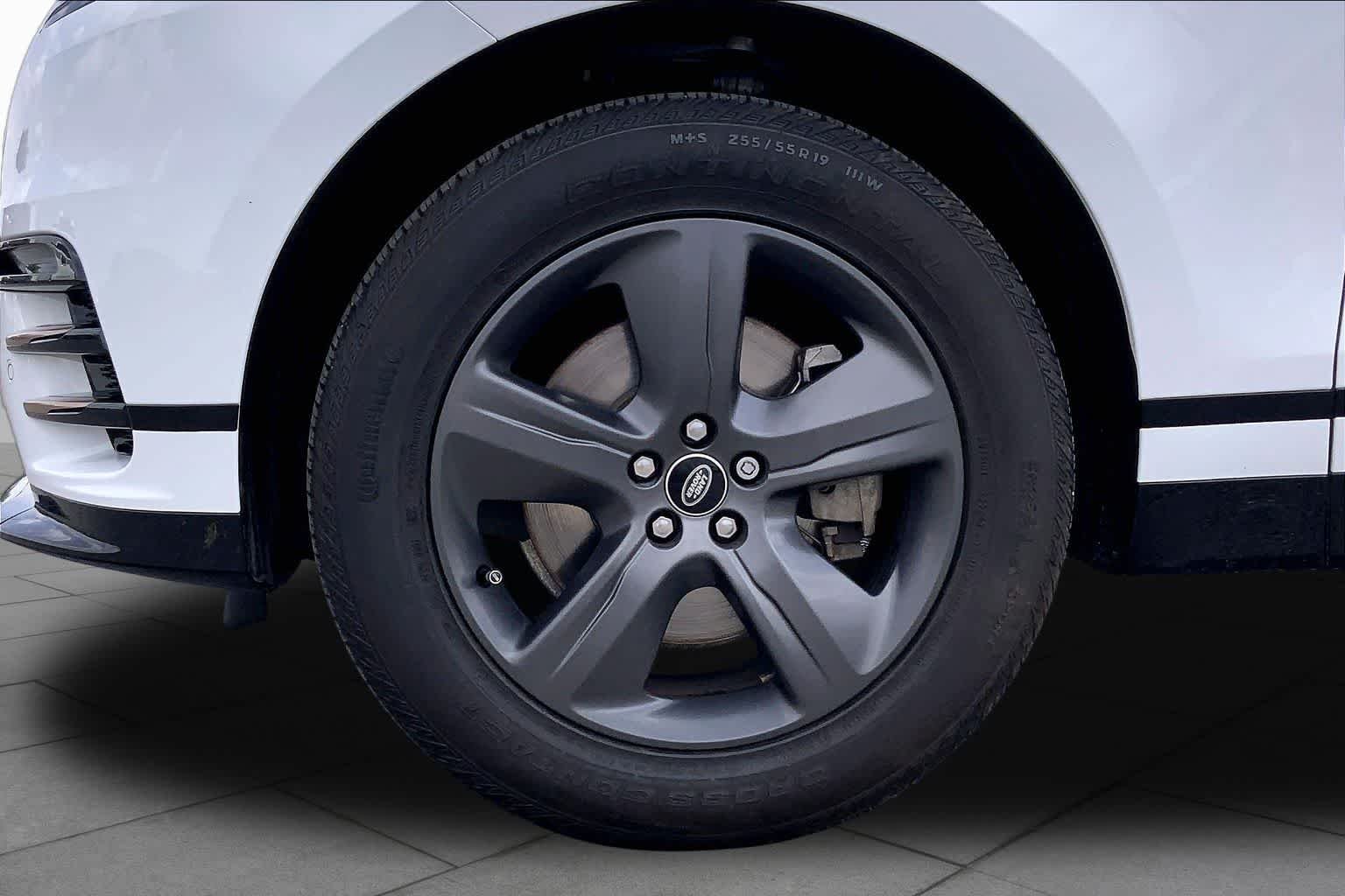 Used 2023 Fuji White Land Rover R-Dynamic S image 21