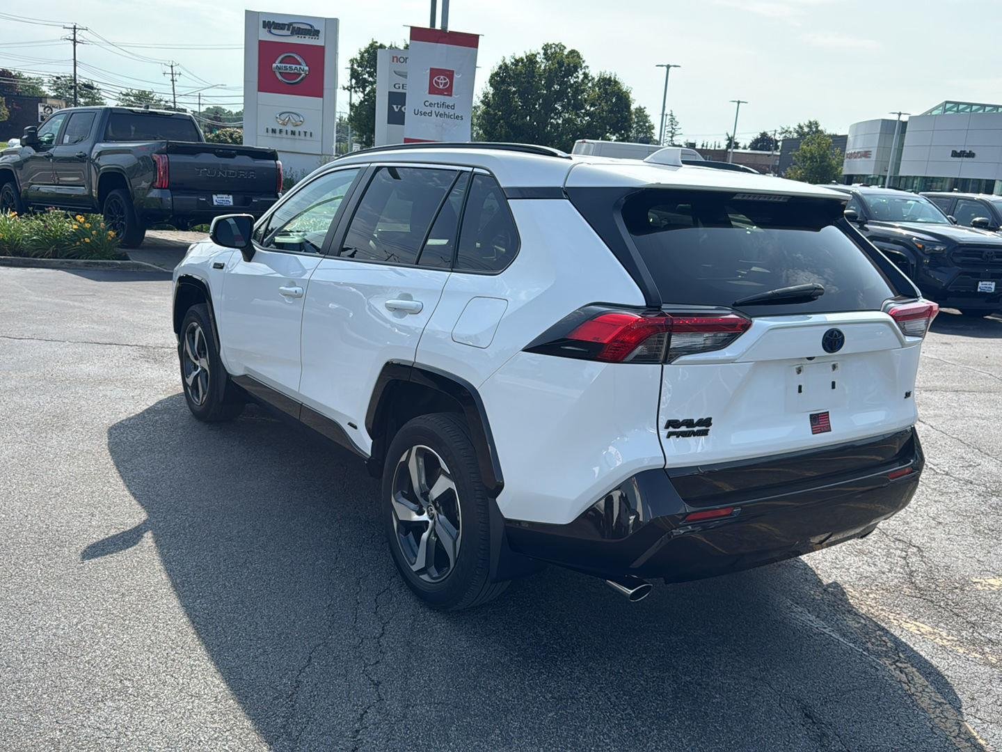 Certified Used 2024 Ice Cap Toyota SE image 4
