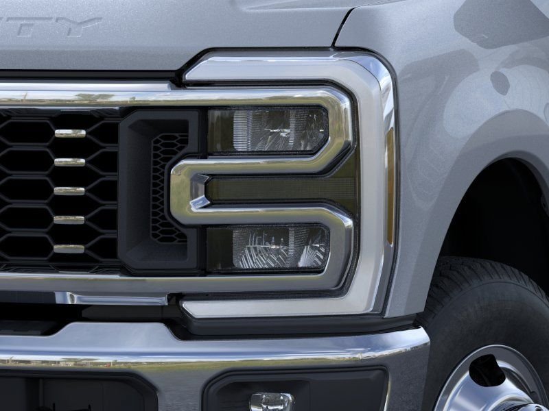 New 2026 Glacier Gray Metallic Tri-Coat Ford F-350® Lariat® image 18