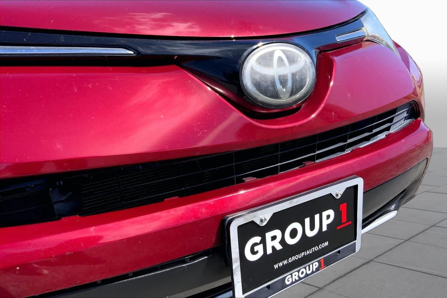 Used 2018 Ruby Flare Pearl Toyota XLE image 29
