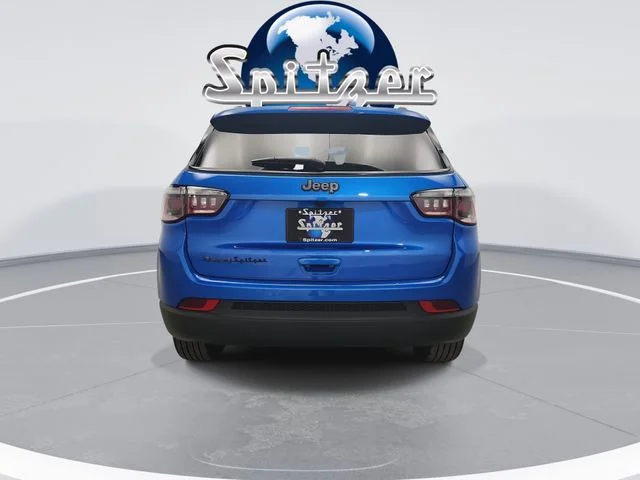 New 2026 Hydro Blue Pearl-Coat Exterior Paint Jeep Latitude image 8