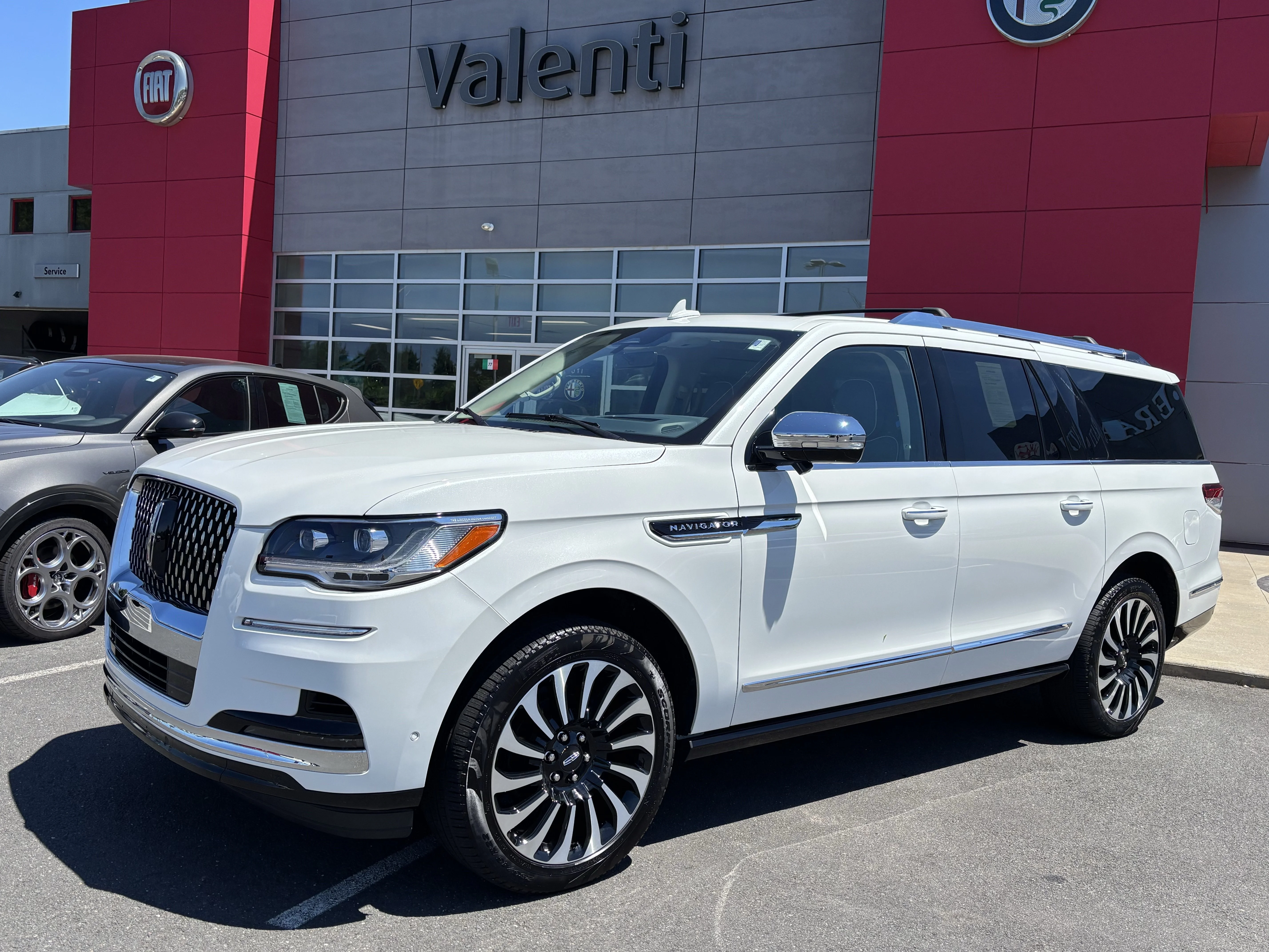 Used 2023 Pristine White Metallic Tri-Coat Lincoln Black Label image 1