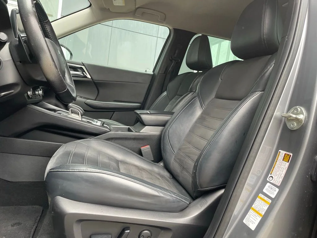 Used 2022 Gray Mitsubishi SE image 10
