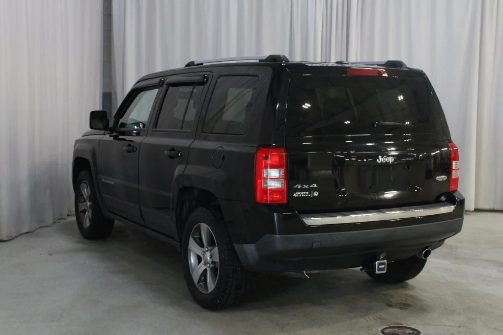 Used 2016 Black Jeep High Altitude image 22