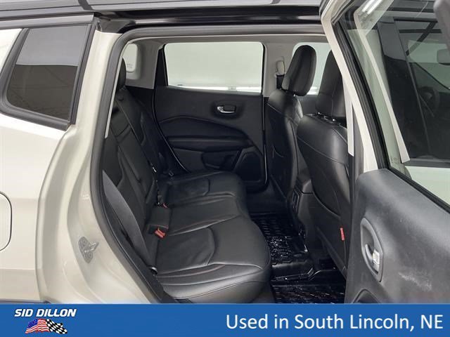 Used 2018 White Clearcoat Jeep Trailhawk image 20