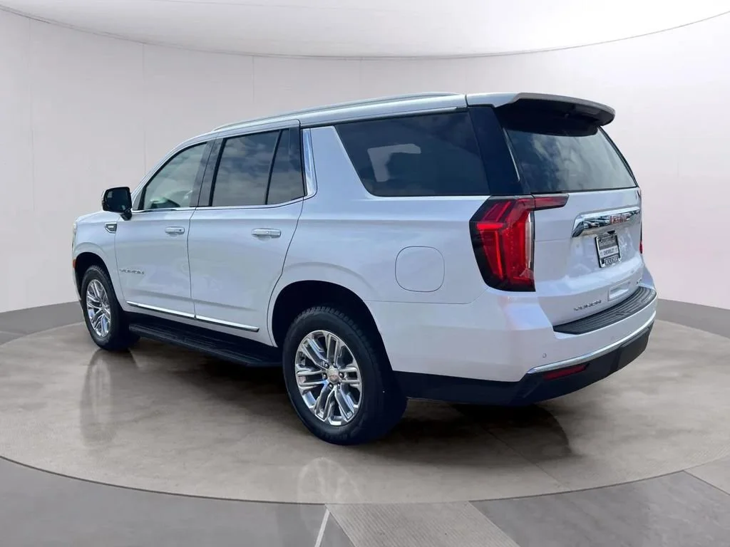 Used 2023 White Frost Tricoat GMC SLT image 4