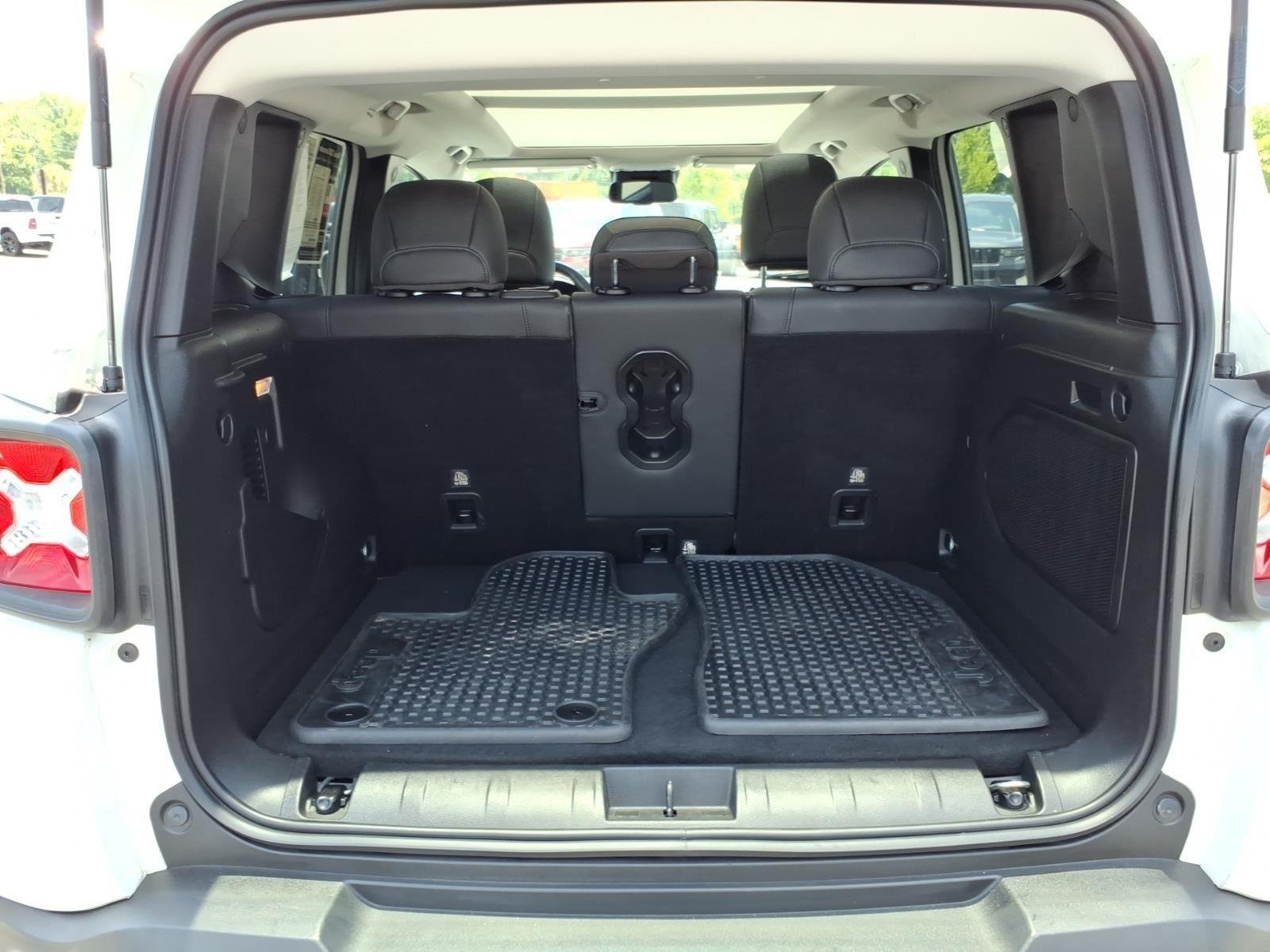 Used 2022 Alpine White Clearcoat Jeep Limited image 33