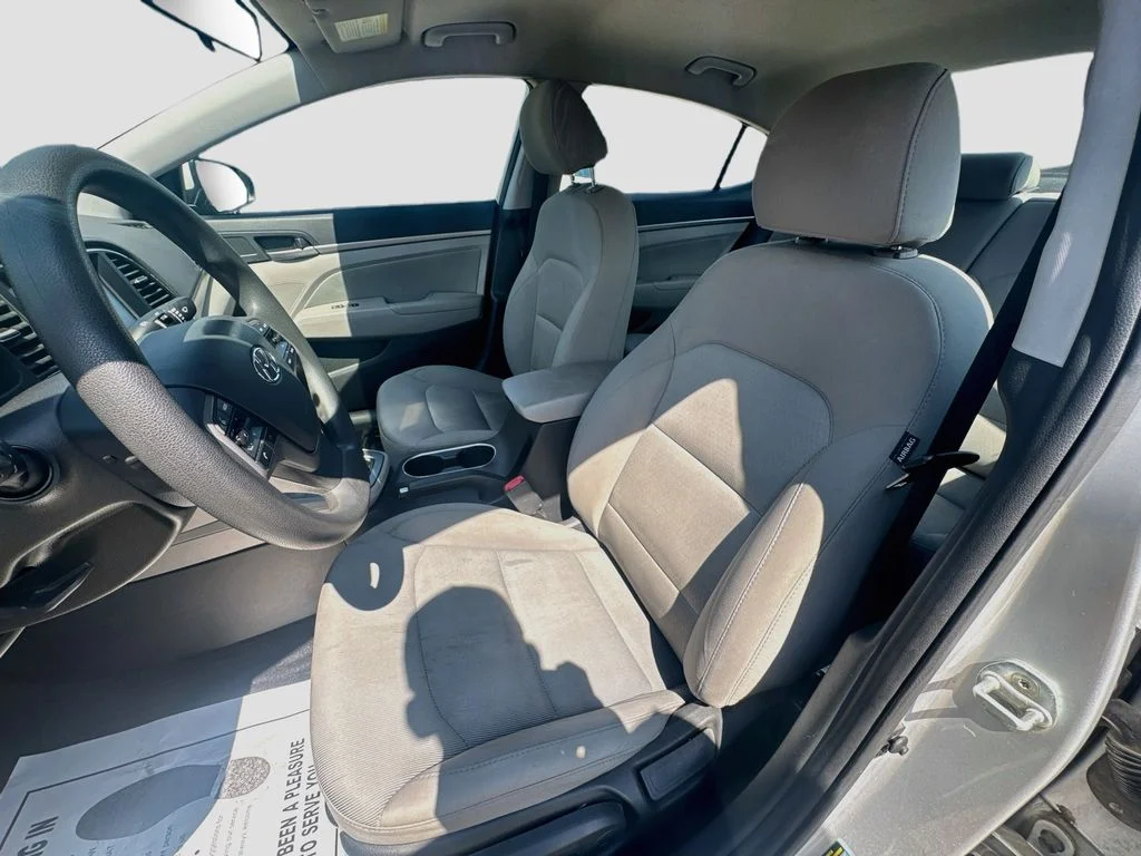 Used 2017 Silver Hyundai SE image 23