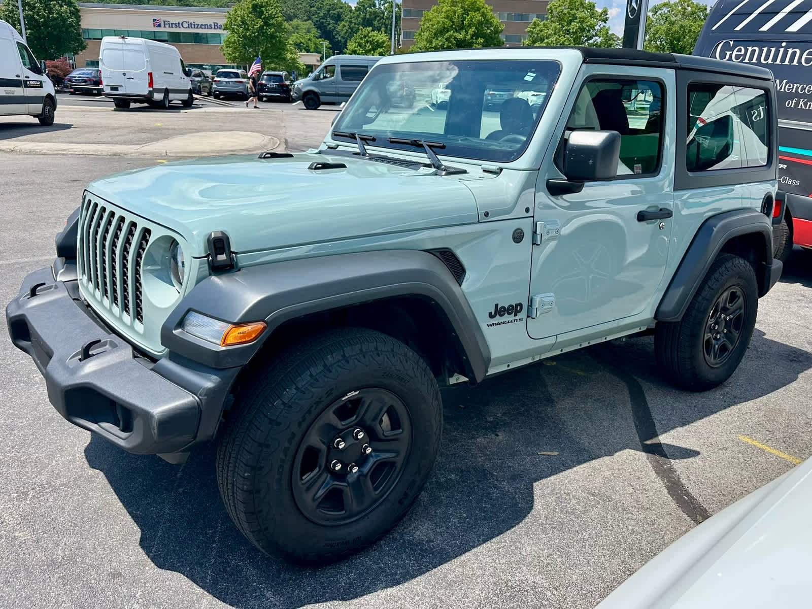 2024 Jeep Wrangler Sport's photo