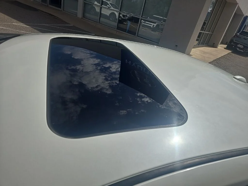 Used 2015 White Nissan 2.5 SL image 7