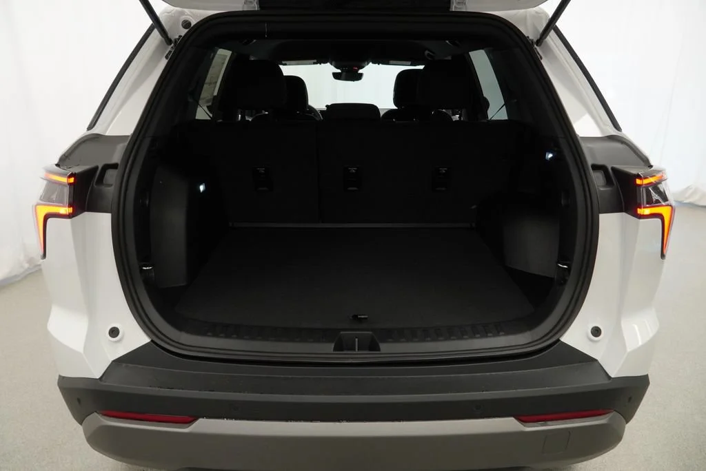 New 2027 Summit White Chevrolet LT image 24