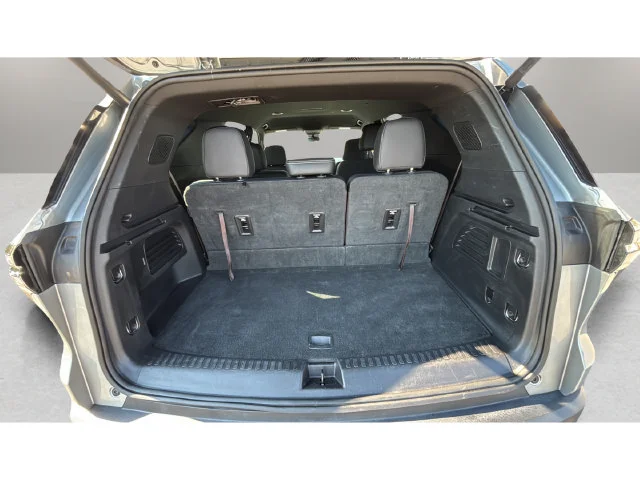 Used 2025 Sterling Gray Metallic Chevrolet LT image 31