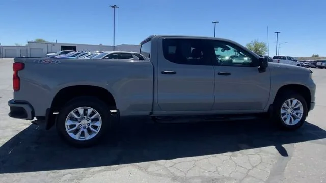 Used 2025 Slate Gray Metallic Chevrolet Custom image 9