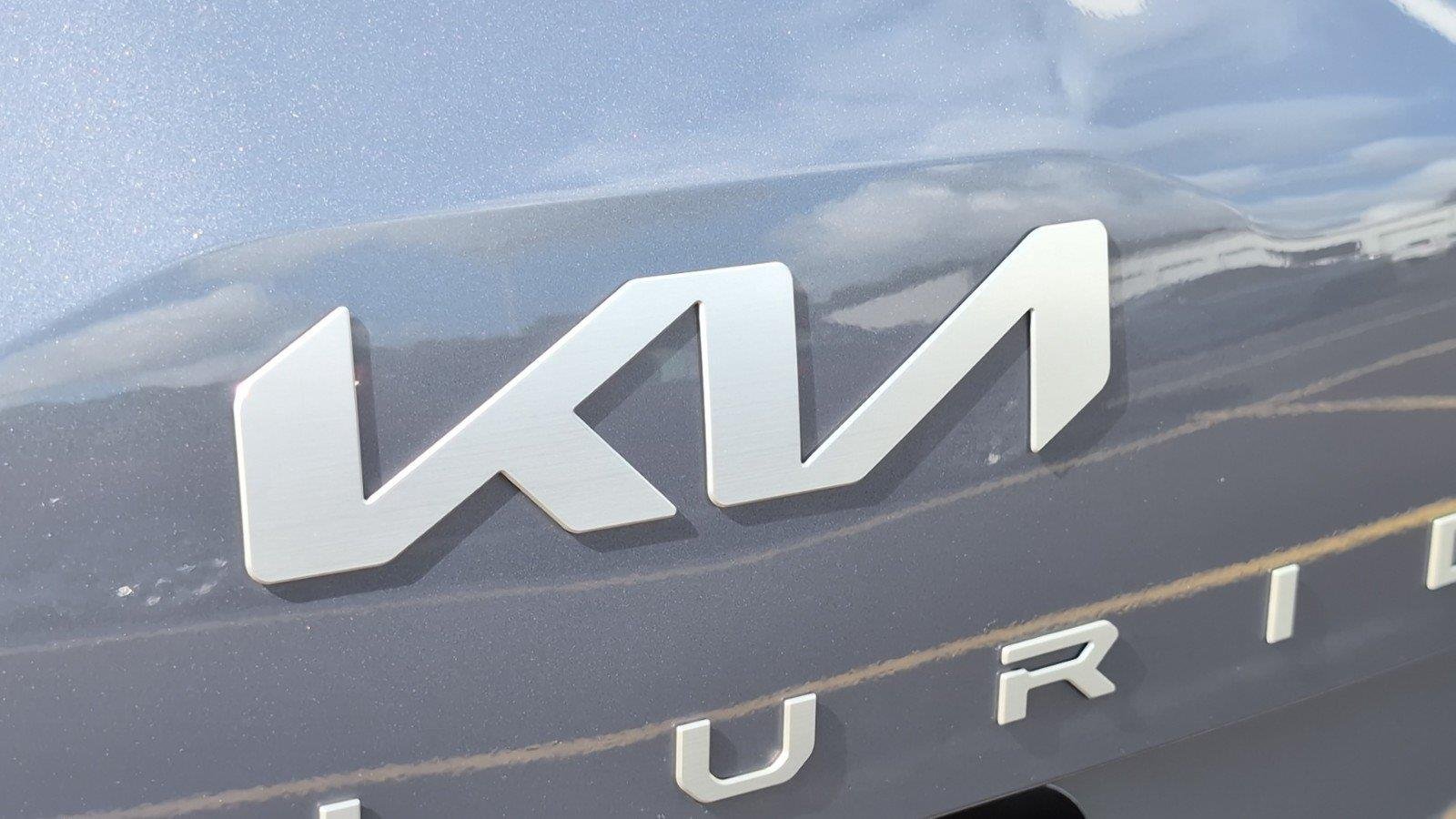 Used 2025 Everlasting Silver Kia S image 6