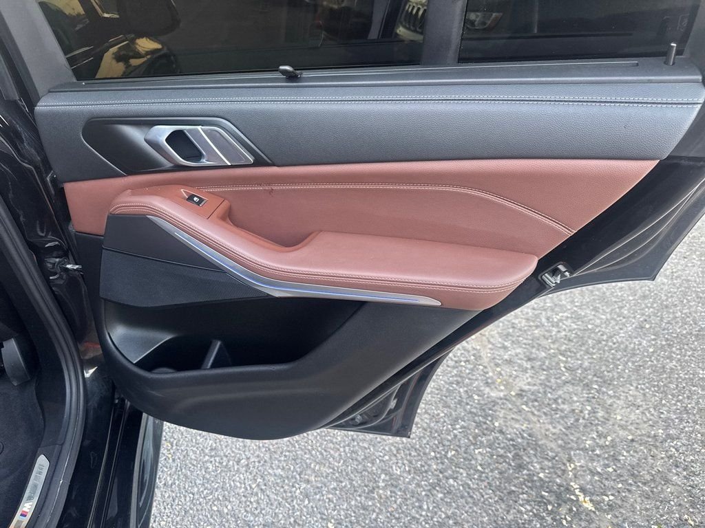Used 2022 Black BMW xDrive40i image 19