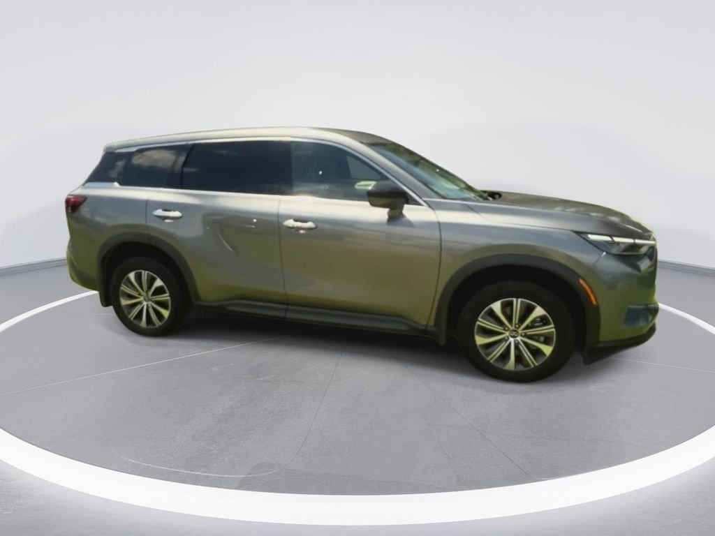 Used 2025 Gray INFINITI PURE image 3