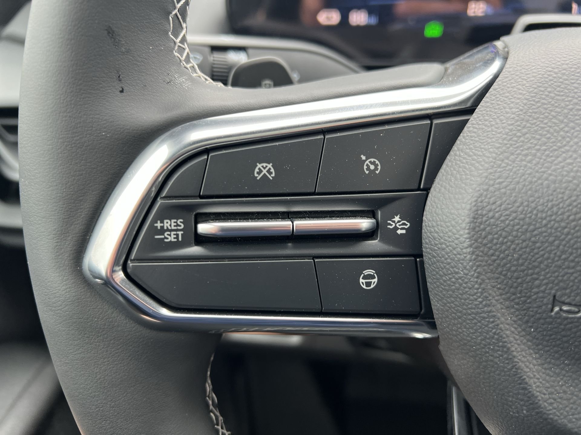2025 Chevrolet Silverado EV LT - Photo 18