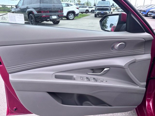 2025 Hyundai Elantra SEL - Photo 13