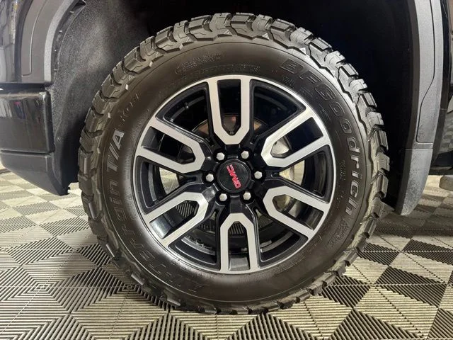 Used 2024 Onyx Black GMC AT4 image 10