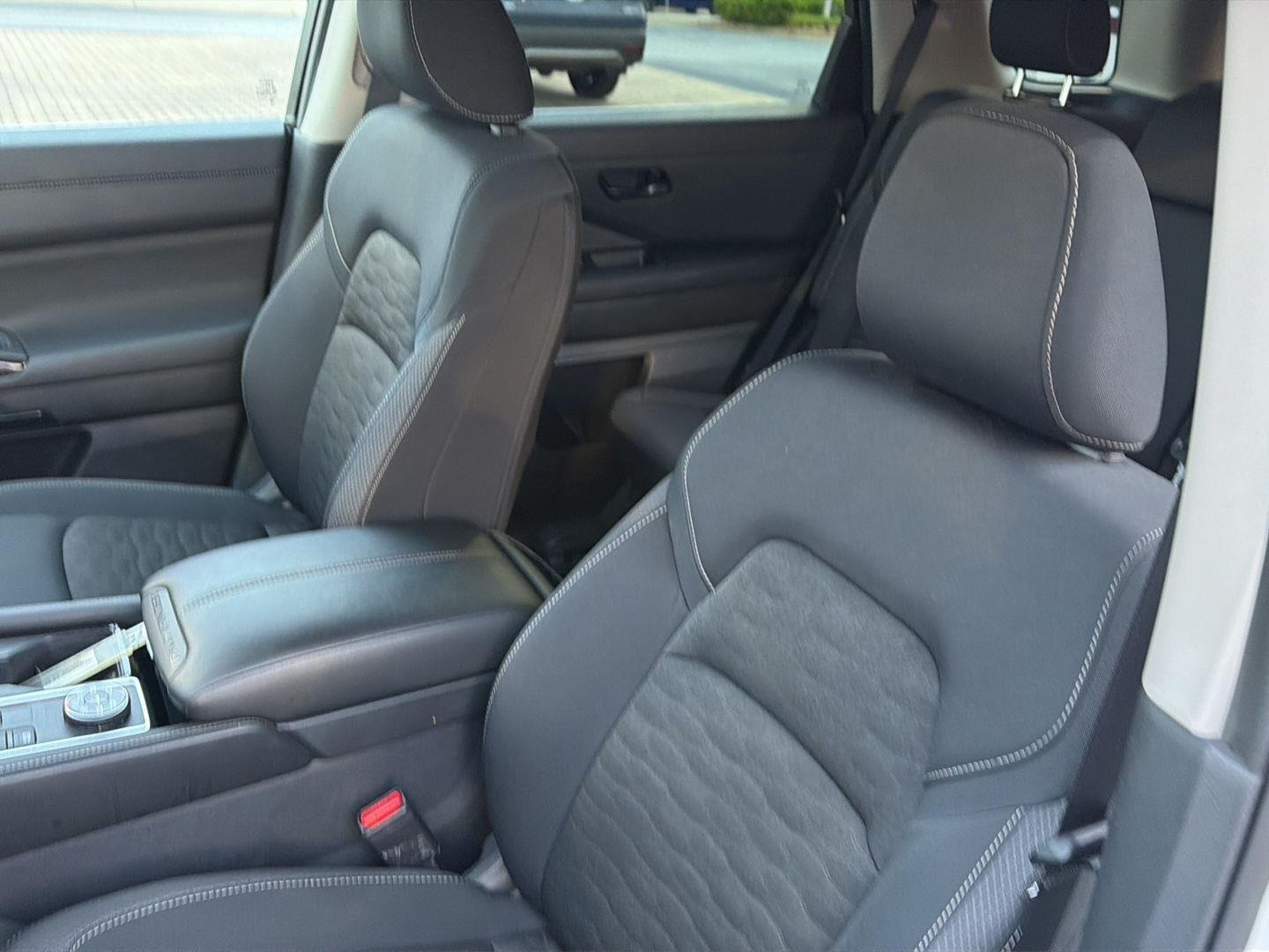 2025 Nissan Pathfinder SV - Photo 30