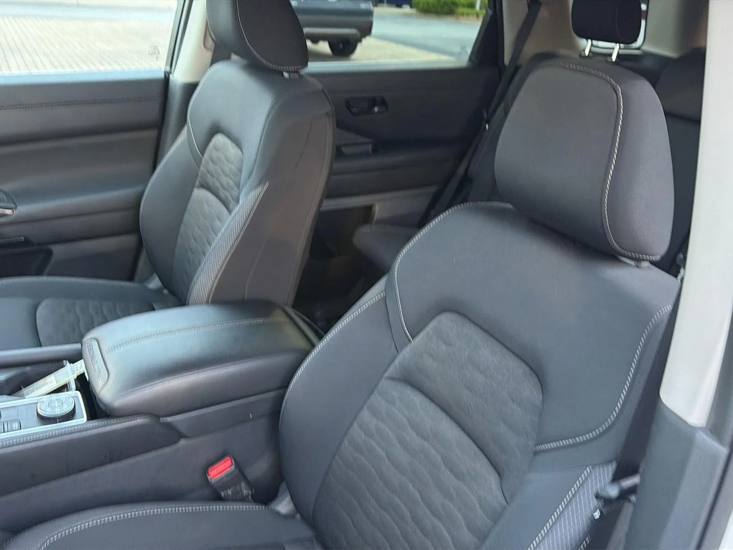 2025 Nissan Pathfinder SV - Photo 30