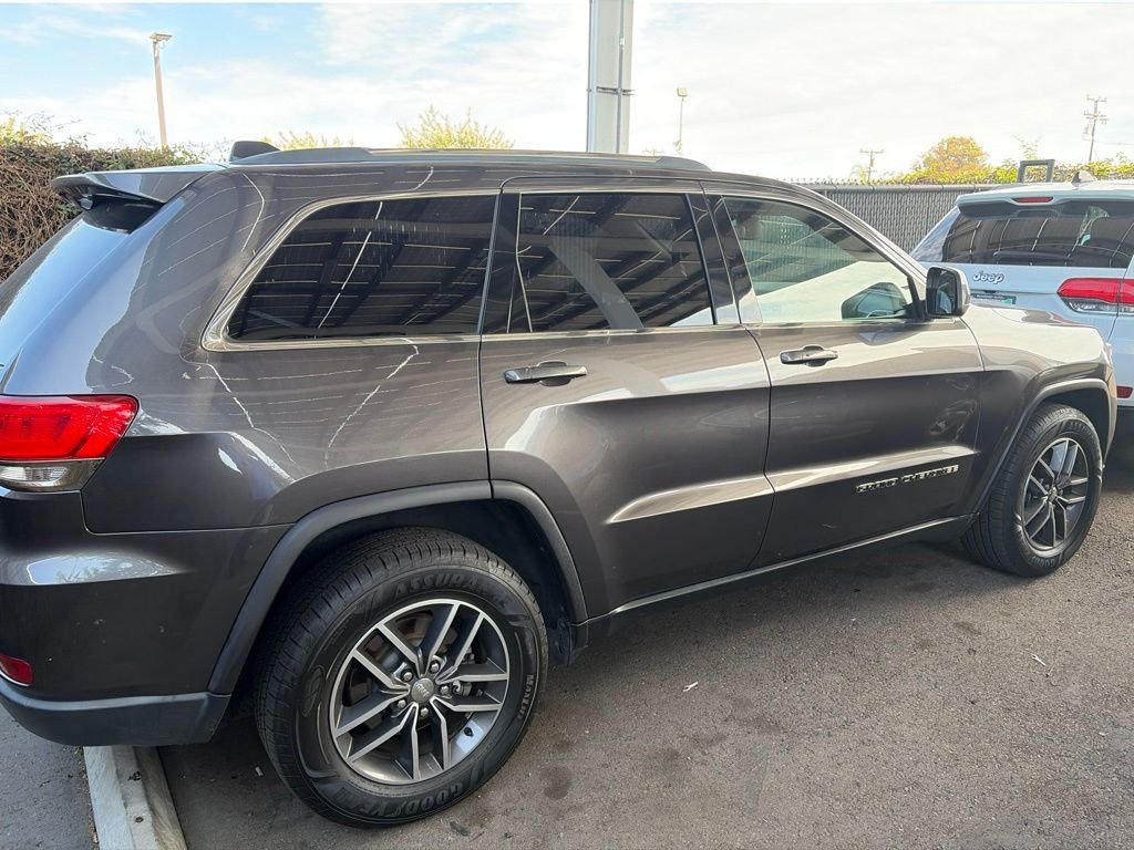 Used 2018 Gray Jeep Laredo E image 25