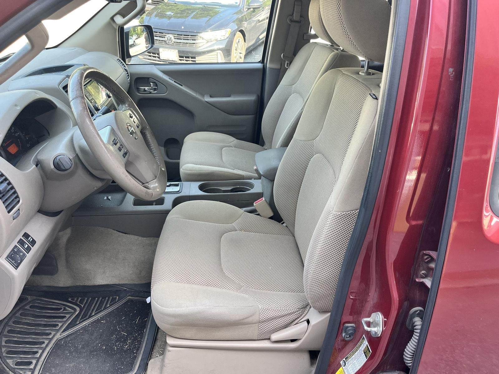 Used 2016 Cayenne Red Nissan SV image 11