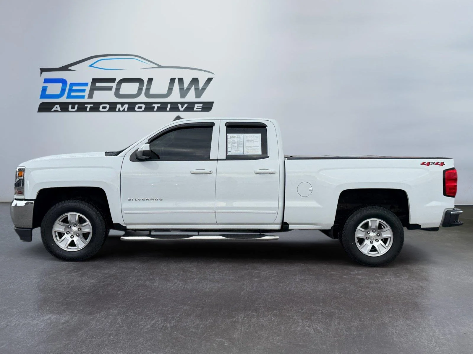 Used 2018 Summit White Chevrolet LT image 6