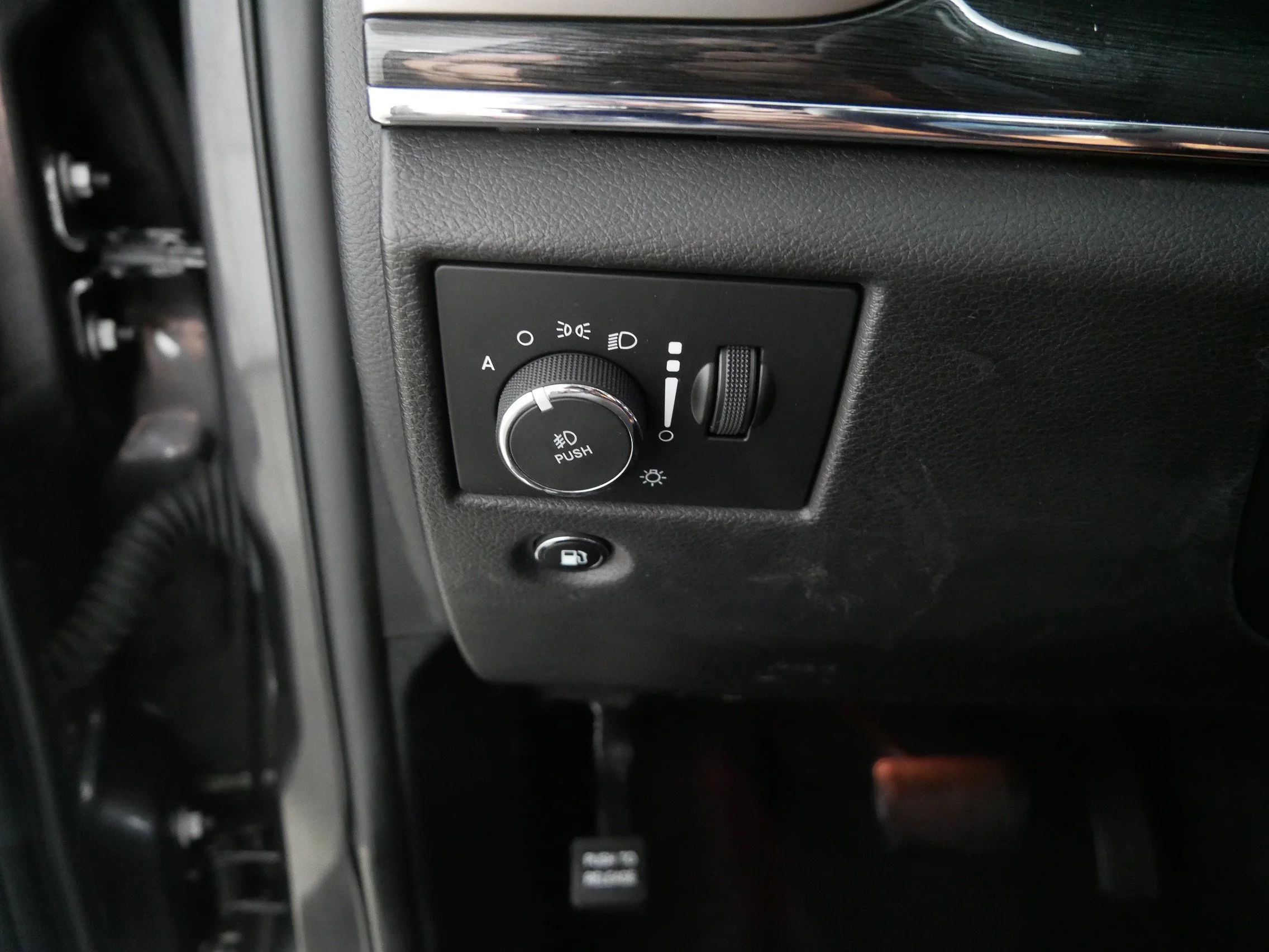 Used 2018 Granite Crystal Metallic Clearcoat Jeep Trailhawk image 26