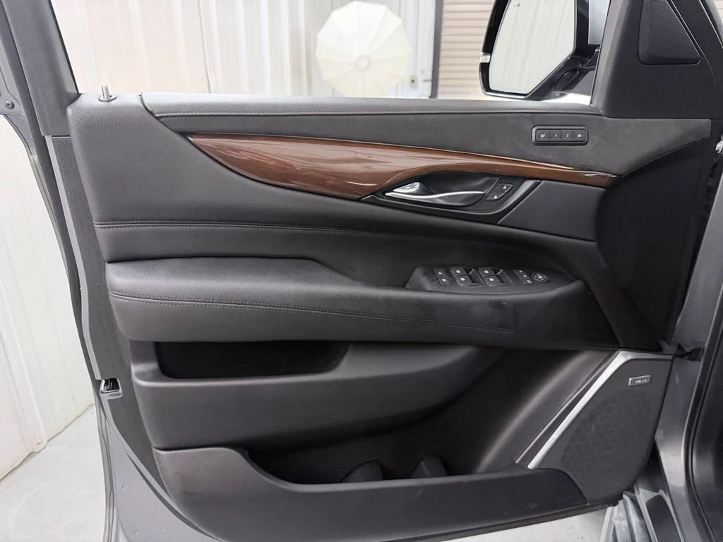 Used 2020 Gray Cadillac Luxury image 12