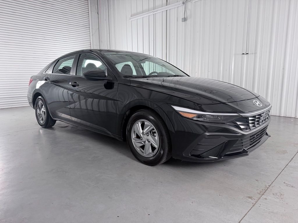 Used 2026 Black Hyundai SE image 3