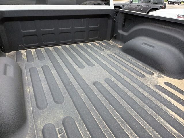 New 2026 Bright White Clear-Coat Exterior Paint RAM Laramie image 6